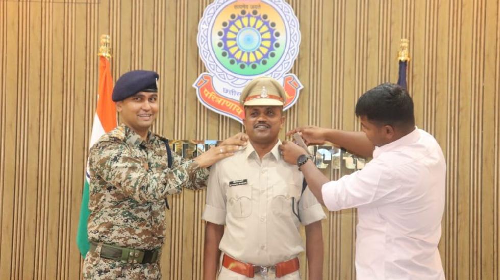 नक्सल विरोधी अभियान में अदम्य साहस एवं वीरता का परिचय देने व... - CG Sandesh