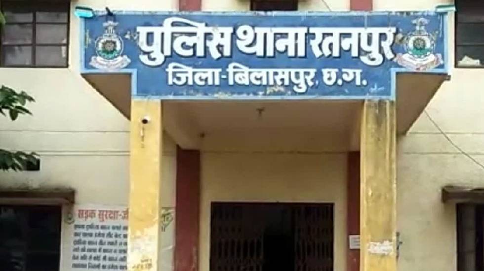 CG : सामाजिक भवन में पति-पत्नी ने लगाई फांसी, दीवाल पर लिखा ... - CG Sandesh
