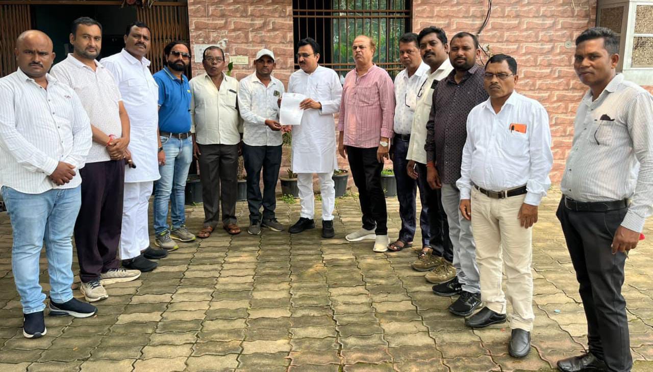 स्वामी आत्मानंद विद्यालय कोमाखान विधायक प्रतिनिधि बने प्रदीप... - CG Sandesh