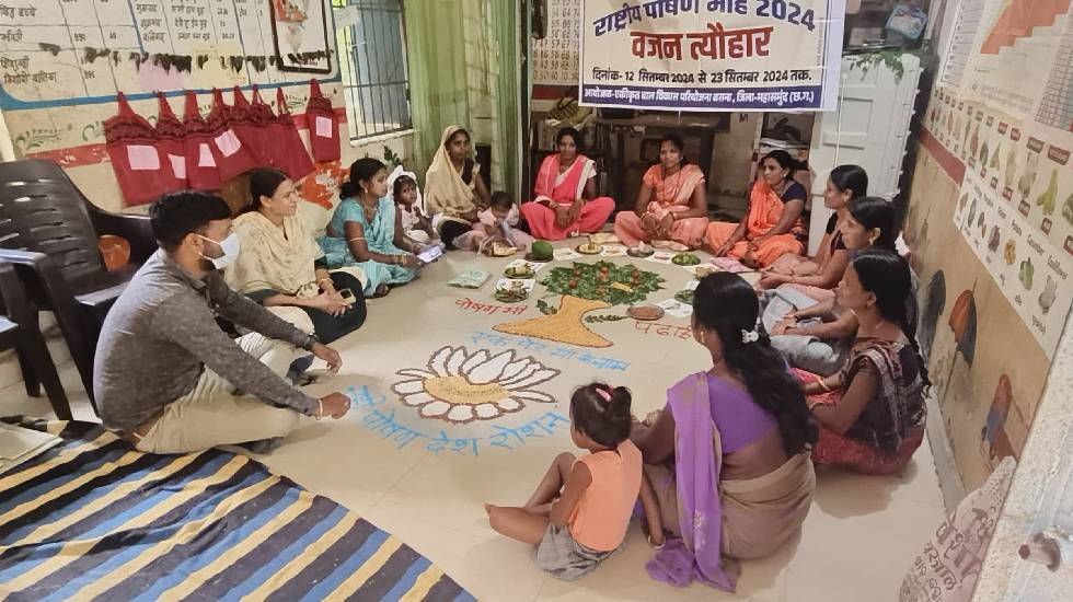 बसना : गढ़फुलझर सेक्टर के आंगनबाड़ी केंद्र चिमरकेल में मनाया ... - CG Sandesh