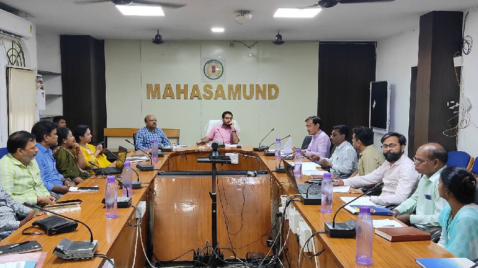 महासमुंद : ठेकेदारों को समय सीमा में गुणवत्तापूर्ण कार्य करन... - CG Sandesh