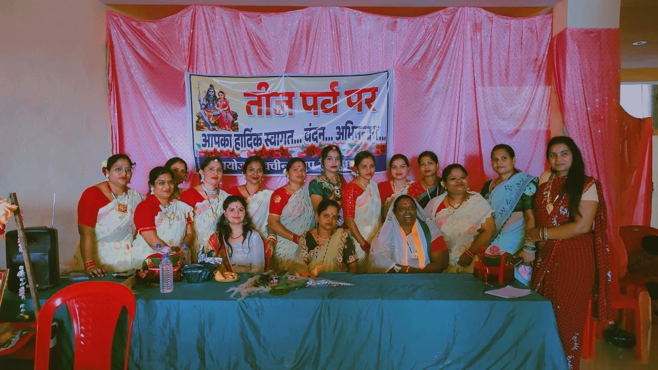 क्वींस ग्रुप सरायपाली ने तीज पर्व का आयोजन किया - CG Sandesh