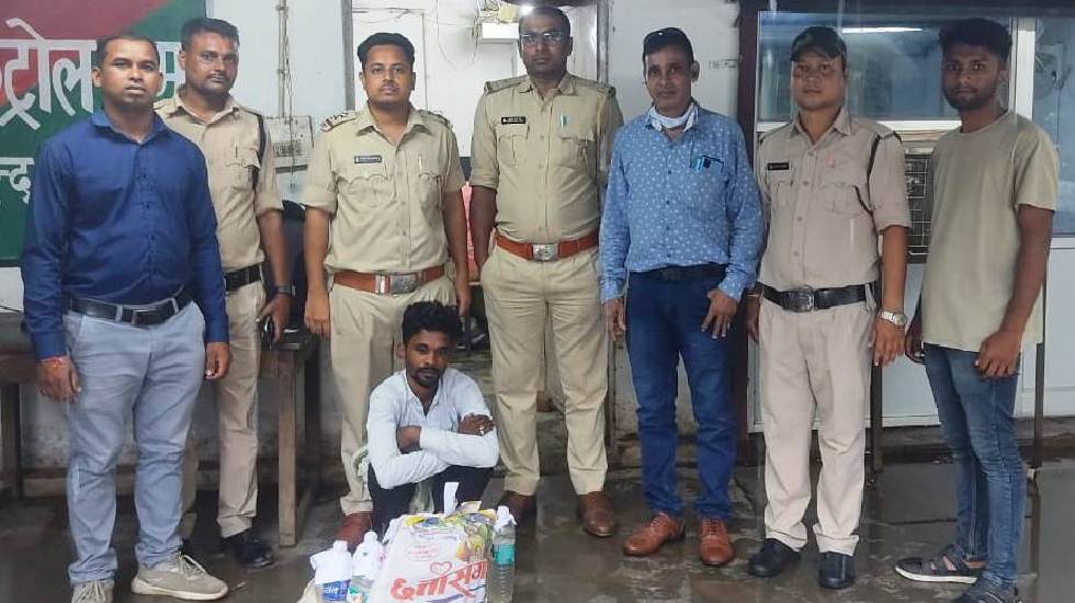 बागबाहरा : आबकारी टीम ने जप्त की 14.5 लीटर महुआ शराब  - CG Sandesh