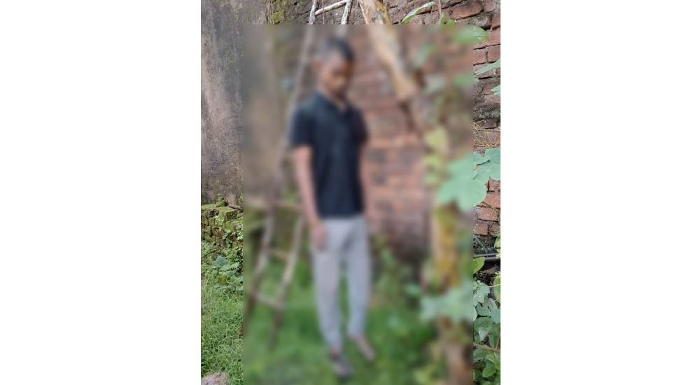 CG : पूर्व पार्षद के भतीजे ने अमरूद के पेड़ पर फांसी लगाकर क... - CG Sandesh