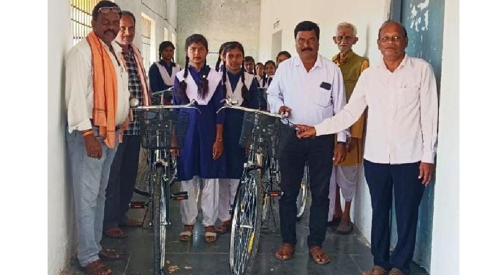 सरायपाली : नि:शुल्क सरस्वती सायकल वितरण का लाभ मिला केना स्क... - CG Sandesh