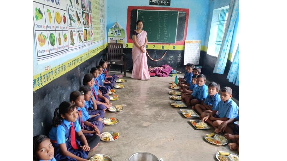 सरायपाली : शासकीय प्राथमिक शाला खपरीडीह में न्योता भोज का आय... - CG Sandesh