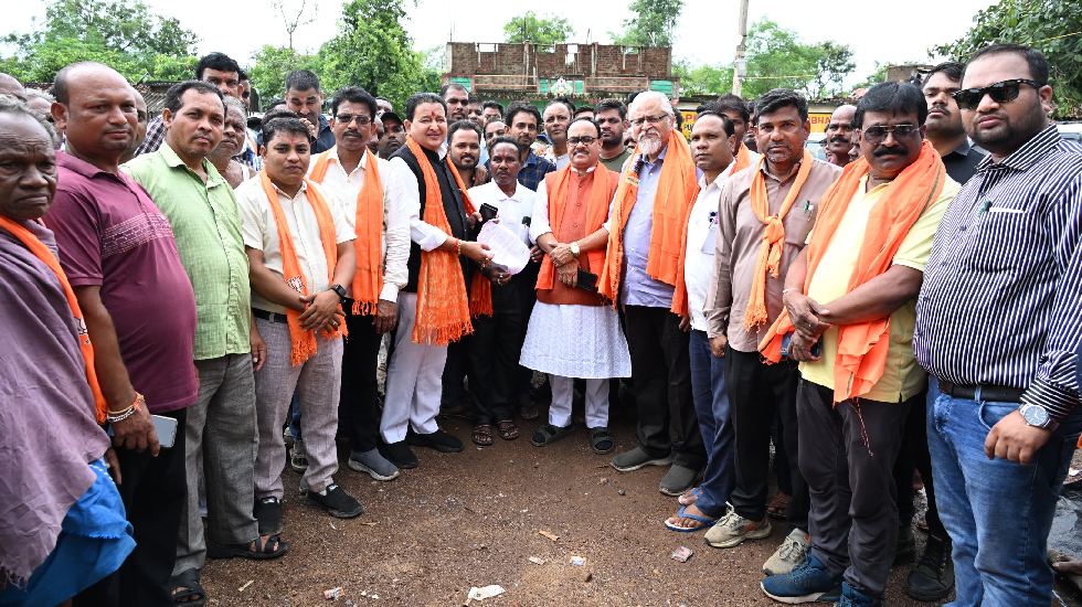 विधायक डॉ.सम्पत अग्रवाल ने गांव गांव जाकर लोगों को दिलाये भा... - CG Sandesh