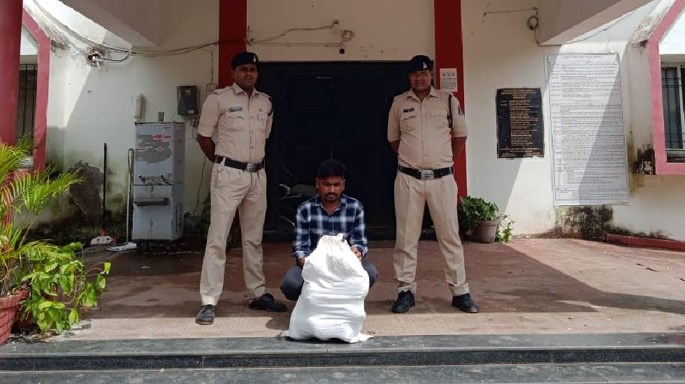 बसना : गांजे की तस्करी करते एक नाबालिग सहित 2 अंतर्राज्यीय त... - CG Sandesh