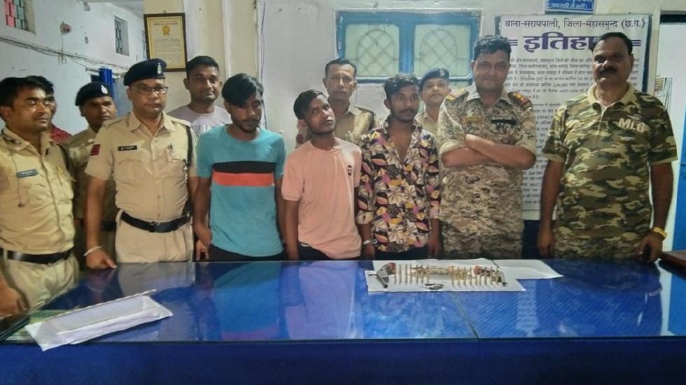 सरायपाली : देशी पिस्टल की नोक में लूट करने वाले 04 आरोपी गिर... - CG Sandesh