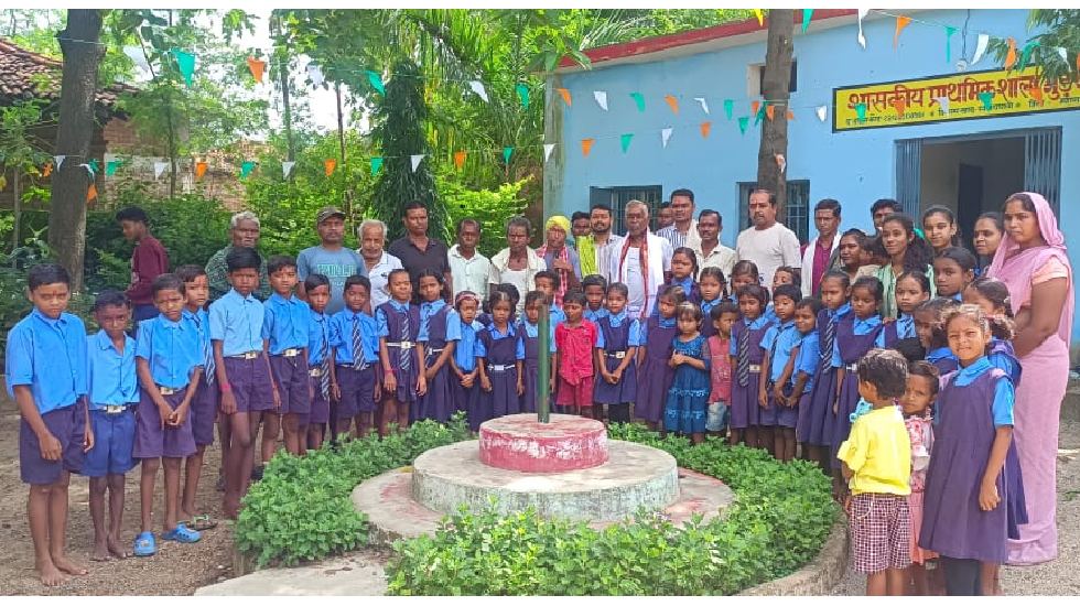 सरायपाली : शाला प्रबंधन समिति, पालकों एवं बच्चों द्वारा शिक्... - CG Sandesh
