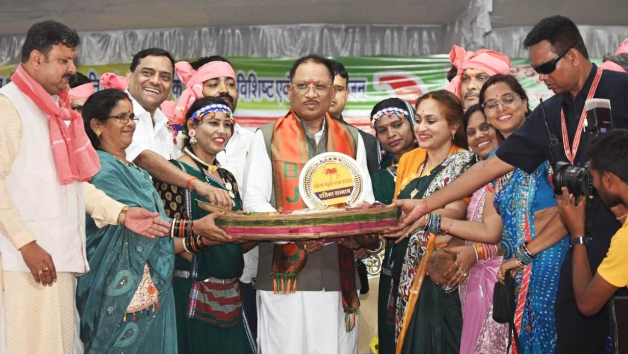 CG : मड़ियापार पोला महोत्सव में शामिल हुए मुख्यमंत्री साय, बै... - CG Sandesh