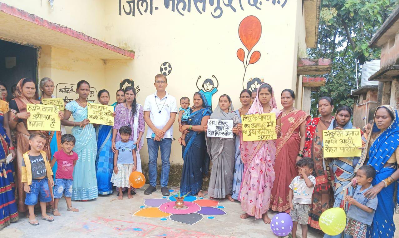 महासमुंद : दूरस्थ अंचल में बच्चो का वजन लिया गया - CG Sandesh