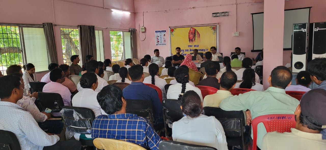 महासमुंद : सीएमएचओ ने ली स्वास्थ्य अधिकारी-कर्मचारियों की बै... - CG Sandesh