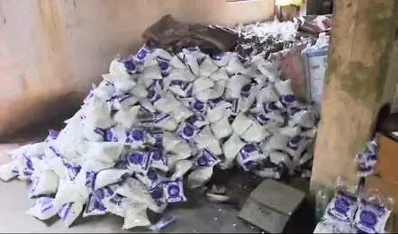 CG : मुर्गी फार्म में बन रहा था प्रसाद, छापेमार करवाई से हड़... - CG Sandesh