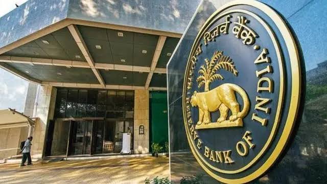 आरबीआई ने एक्सिस और एचडीएफसी बैंक पर लगाया 2.91 करोड़ रुपये ... - CG Sandesh