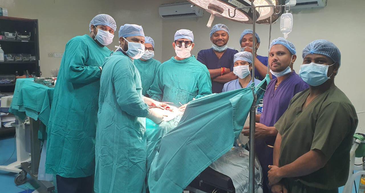 हार्ट के ऊपर स्थित बहुत ही दुर्लभ मेडिस्टाइनल ट्यूमर की अम्ब... - CG Sandesh