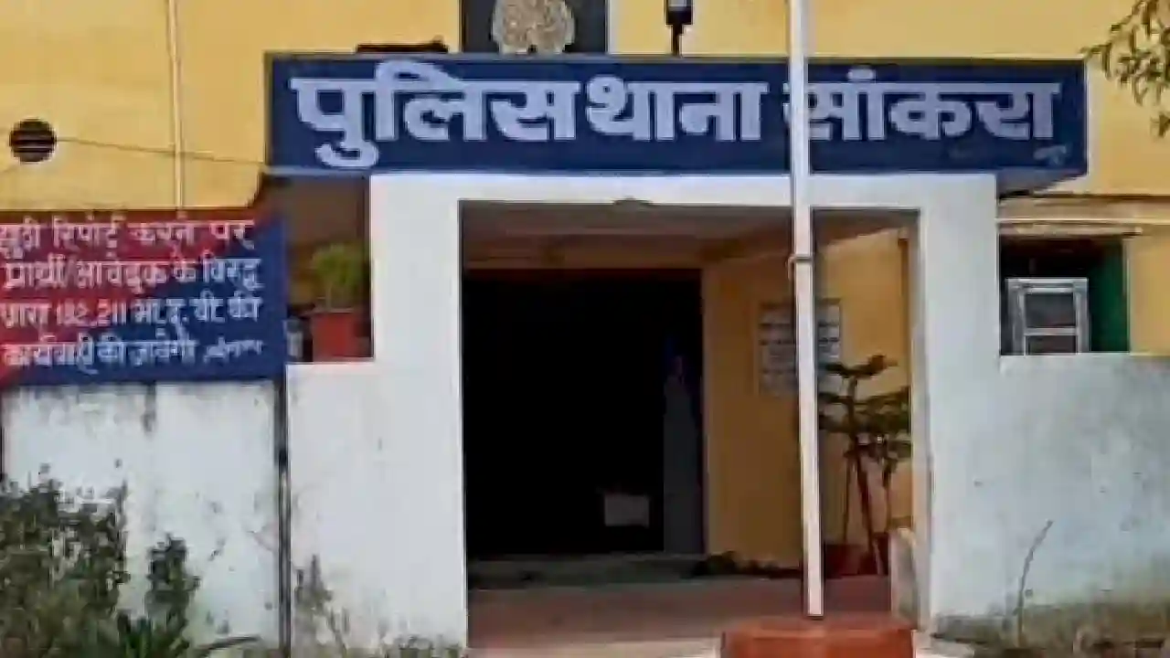 सांकरा : मवेशियों को मारपीट करते ले जा रहे 3 युवकों को पुलिस... - CG Sandesh