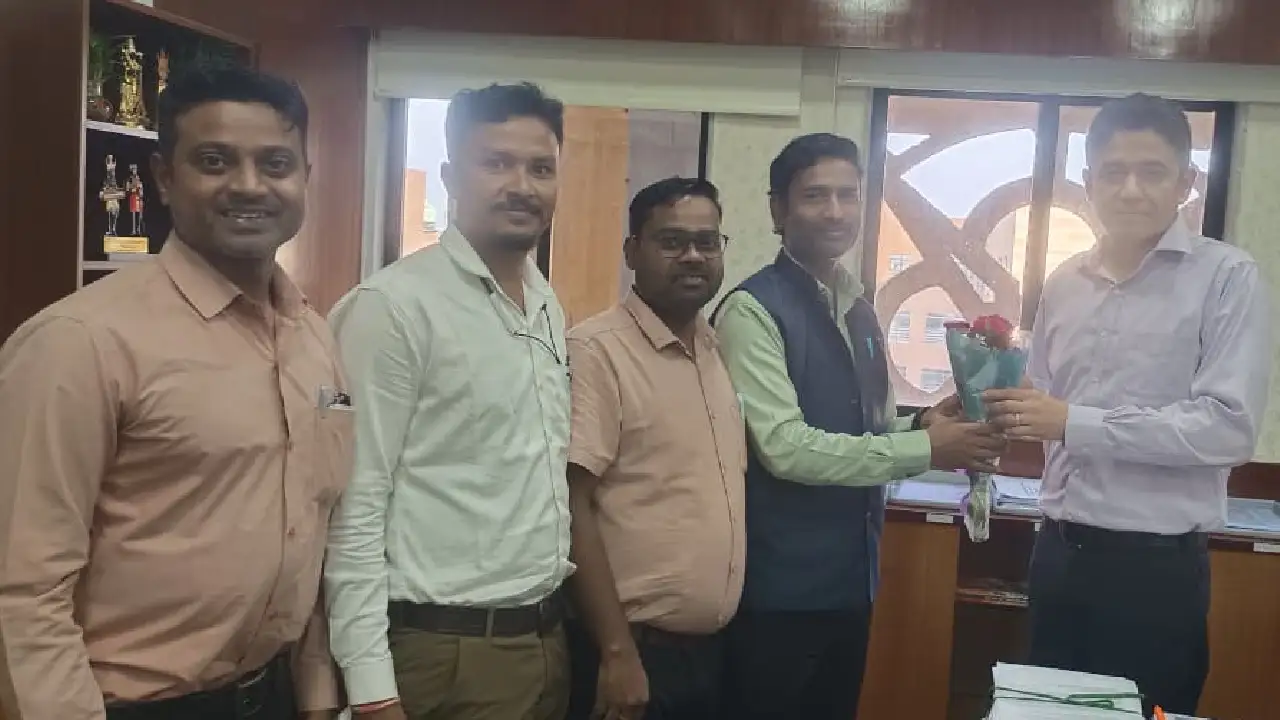 स्वास्थ्य संयोजक और सुपरवाइजर की जल्द वेतनमान सुधरने एवं पदन... - CG Sandesh