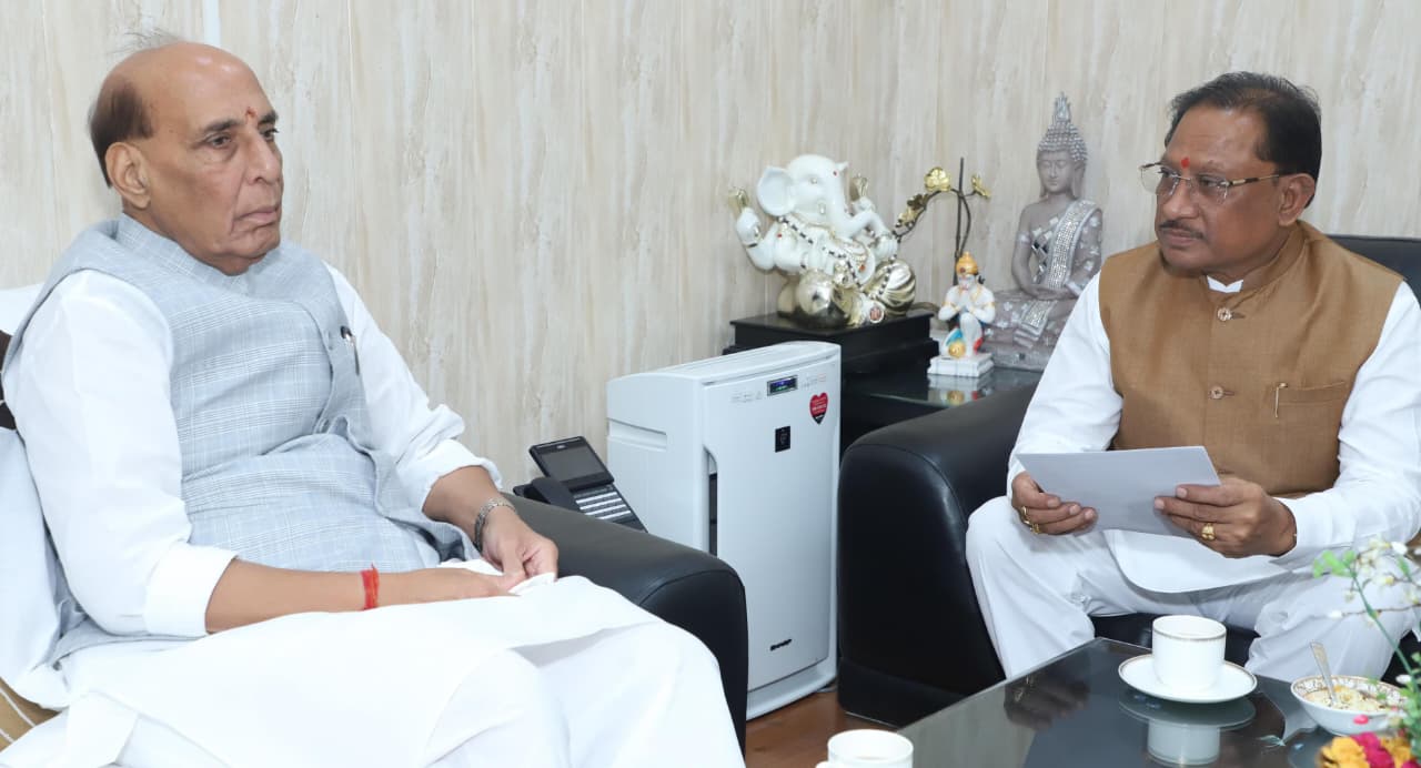 रक्षा मंत्री से मिले सीएम : छत्तीसगढ़ की नदियों के नाम पर हो... - CG Sandesh