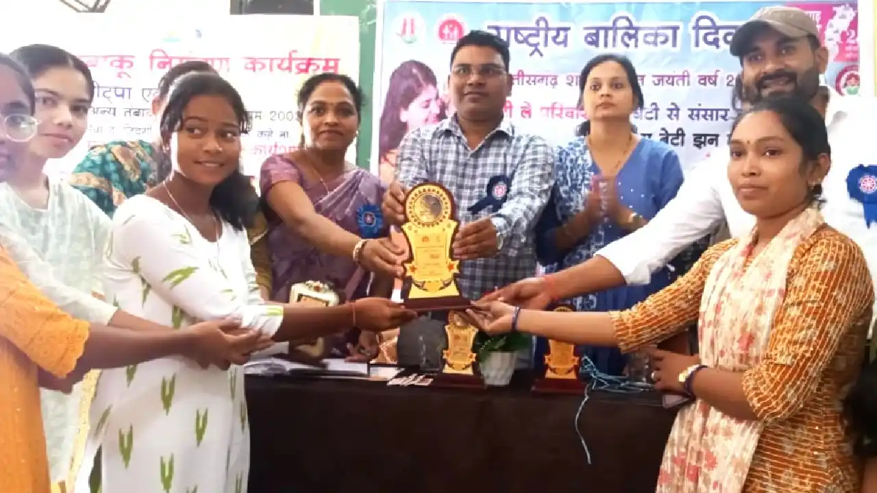 महासमुंद : राष्ट्रीय बालिका दिवस पर शासकीय माता कर्मा महाविद... - CG Sandesh