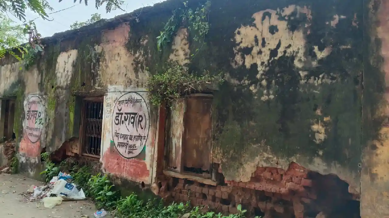 बसना : टिकरापारा जर्जर स्कूल भवन बन सकता है हादसे का कारण - CG Sandesh