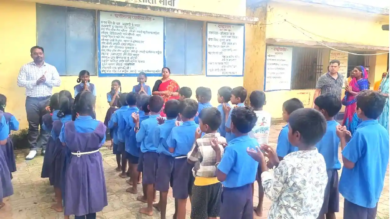 महासमुंद : प्राथमिक शाला भावा में नई अध्यापन व्यवस्था, अब स्... - CG Sandesh