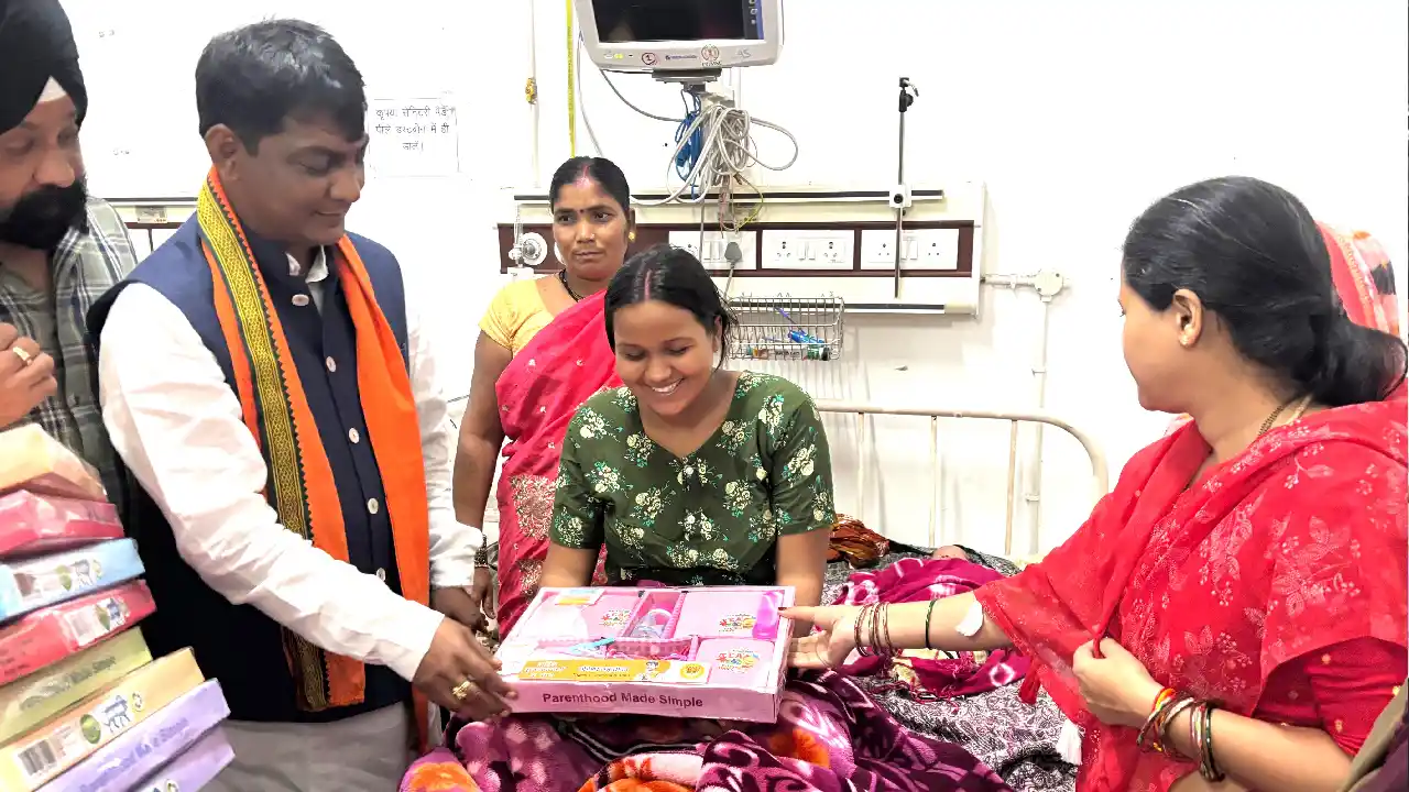 महासमुंद : विधायक योगेश्वर राजू सिन्हा की संवेदनशील पहल, मात... - CG Sandesh
