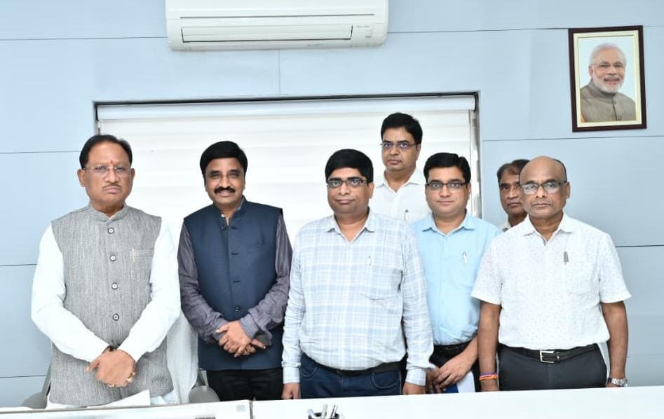 मुख्यमंत्री से मिला छत्तीसगढ़ कर्मचारी-अधिकारी फेडरेशन और जन... - CG Sandesh