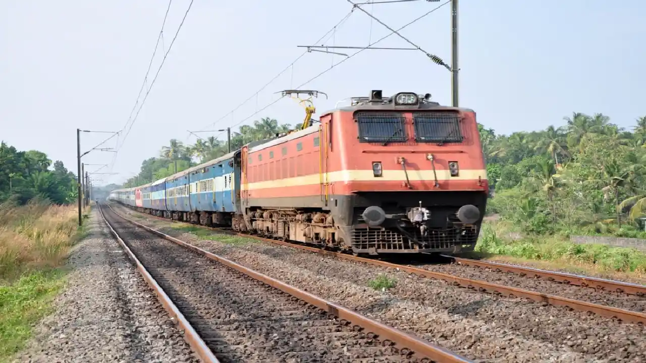 रायपुर के अग्रसेन चौक में यात्री टिकट सेवा केंद्र-वाईटीएस का... - CG Sandesh