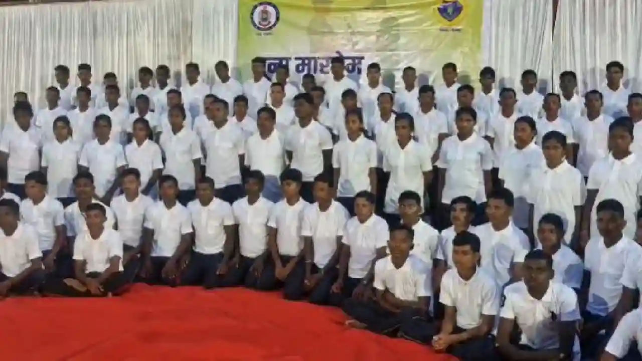 CG : 23 महिला सहित 103 माओवादियां ने किया आत्मसमर्पण, 50-50 ... - CG Sandesh