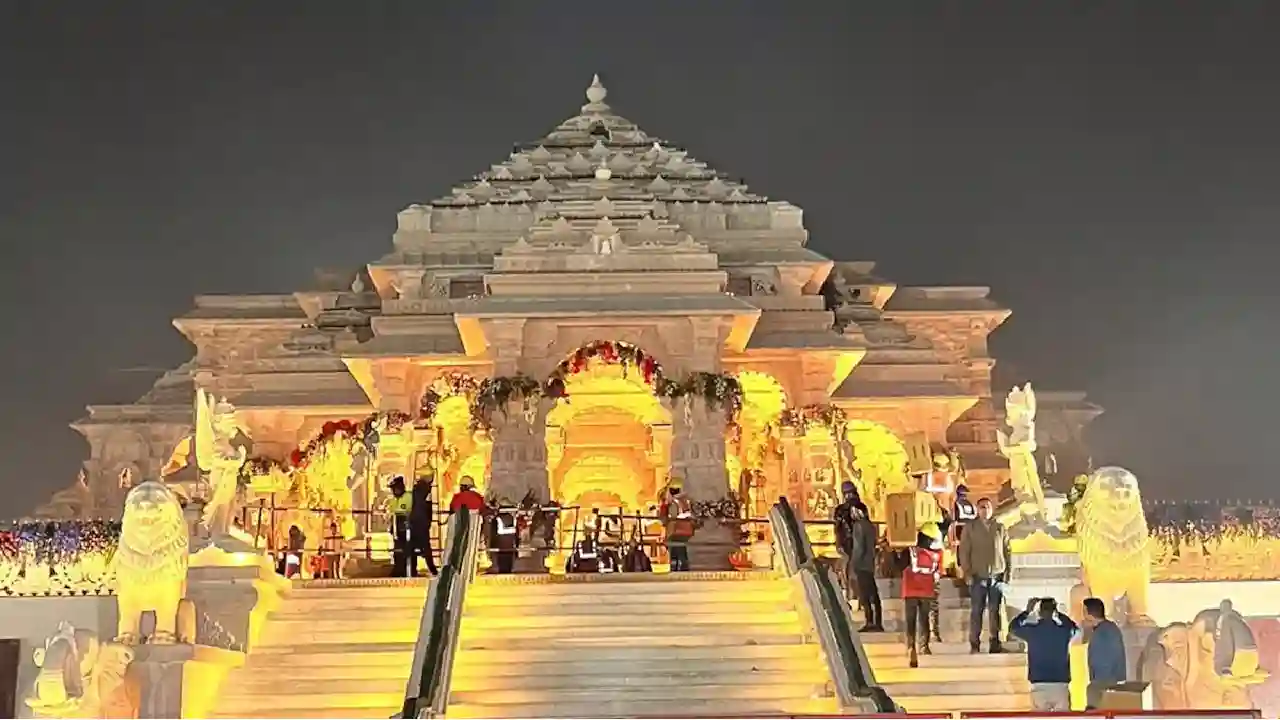 अयोध्या : राम मंदिर पूरी तरह से बनकर तैयार, ध्वज और कलश स्था... - CG Sandesh