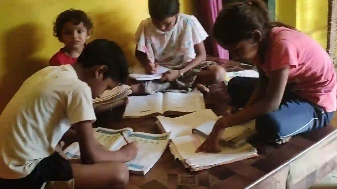 बसना : अवकाश में भी नहीं थमा सीखने का सिलसिला , करनापाली स्क... - CG Sandesh