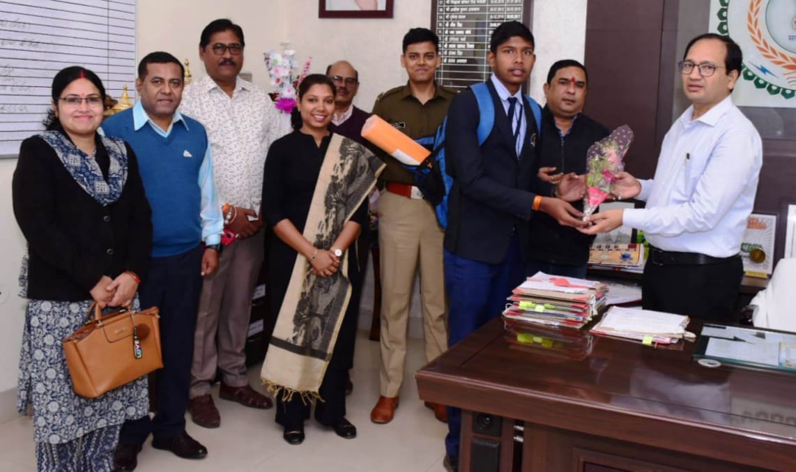 छत्तीसगढ़ : 11वीं के विद्यार्थी सार्थक जैन प्रधानमंत्री के पर... - CG Sandesh