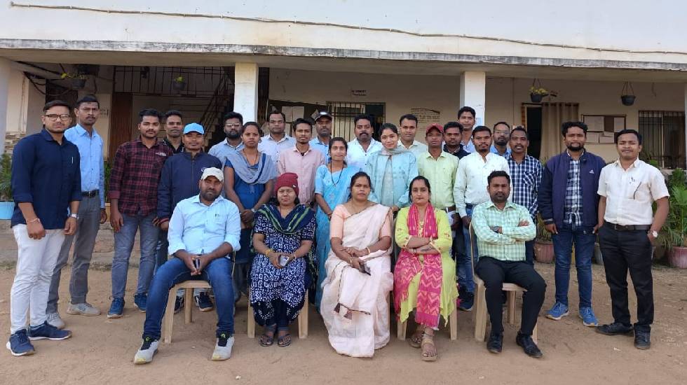 महासमुंद : डीएलएड की 10 दिवसीय सम्पर्क कक्षा का समापन, छात्र... - CG Sandesh