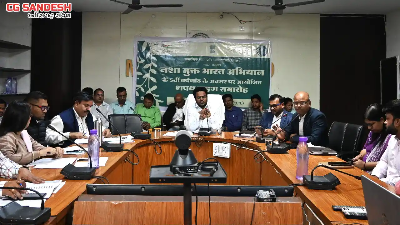 महासमुंद : जिला पंचायत सीईओ नंदनवार ने ली साप्ताहिक समय-सीमा... - CG Sandesh