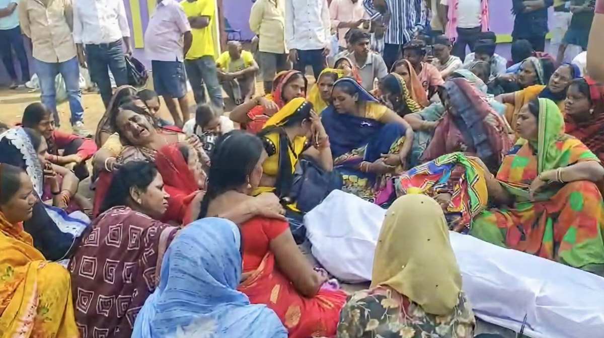 CG: ट्यूशन जा रहे छात्रों को केप्सूल वाहन ने मारी टक्कर, एक ... - CG Sandesh