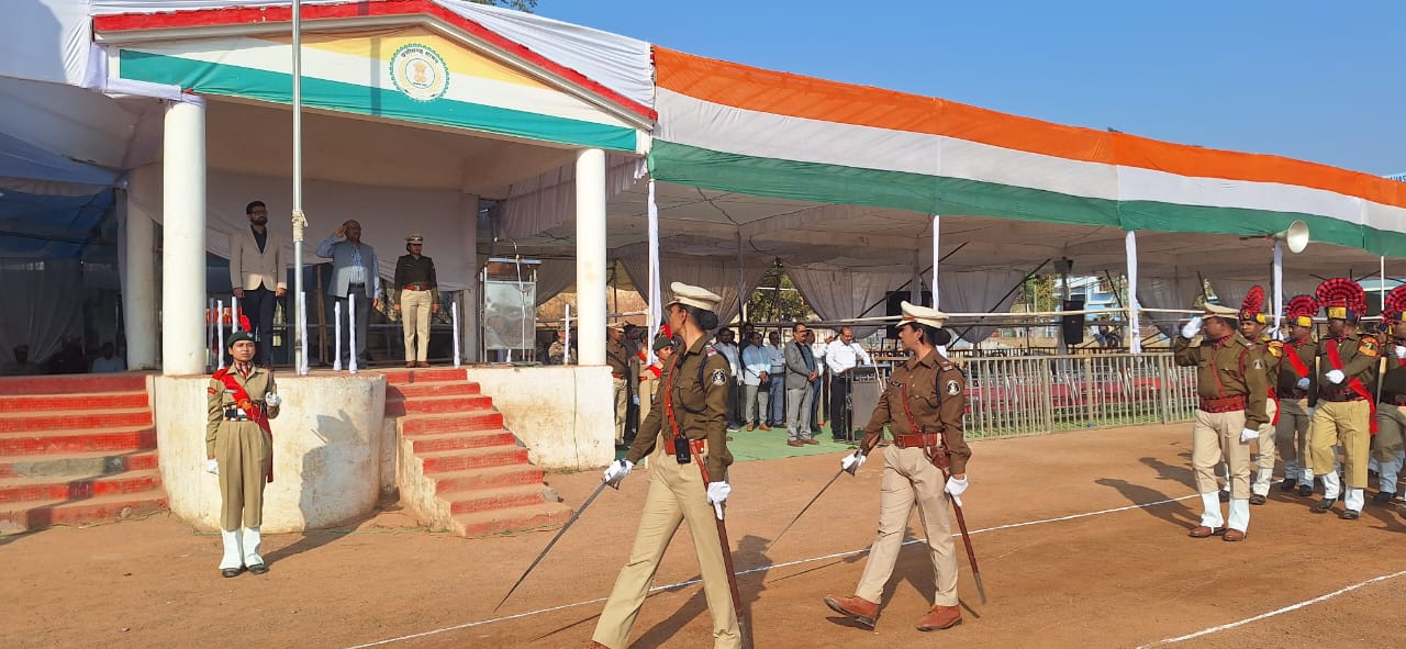 महासमुंद : गणतंत्र दिवस के पूर्व मिनी स्टेडियम में की गई फुल... - CG Sandesh