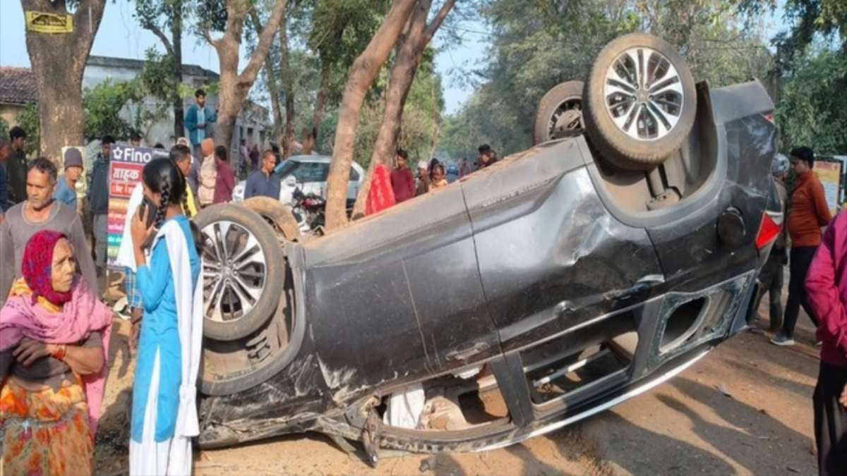 CG : बस का इंतजार कर रहे 3 लोगों को तेज रफ्तार कार ने रौंदा,... - CG Sandesh