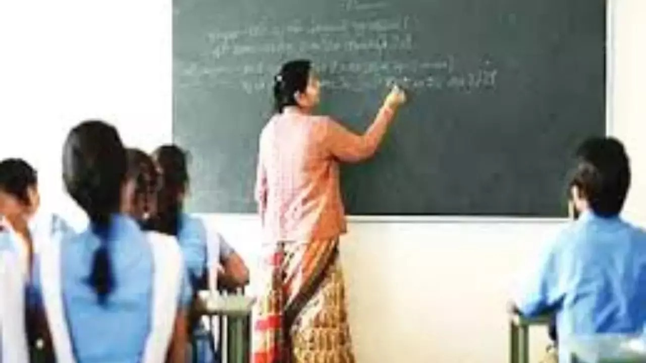 CG : इन शिक्षकों की कटेगी सैलरी, संयुक्त संचालक ने दिए निर्द... - CG Sandesh