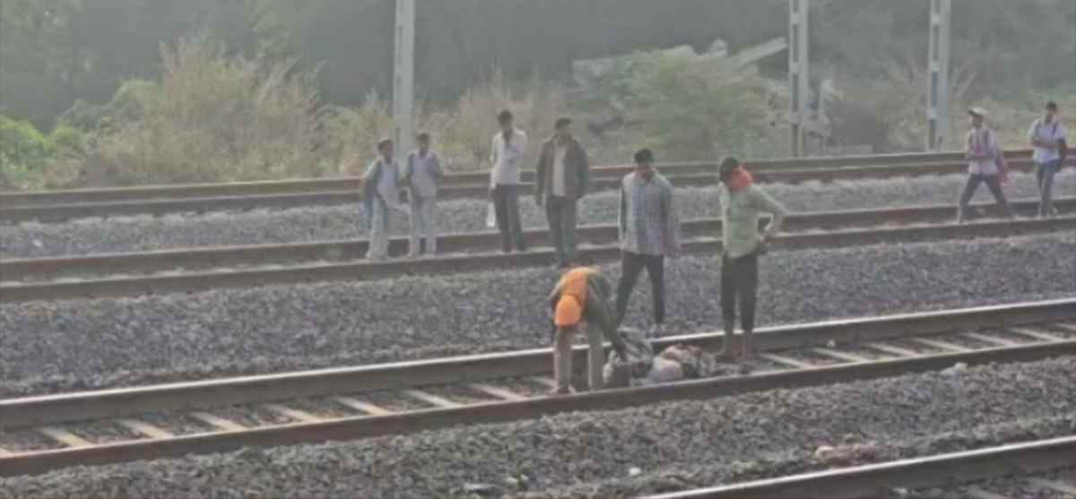  CG : रेलवे ट्रैक पर मिली युवक की सिर कटी लाश   - CG Sandesh