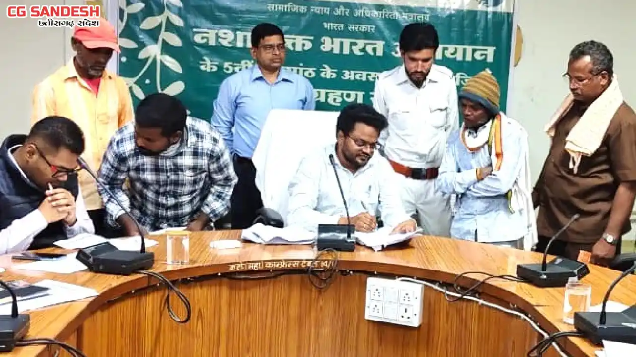 महासमुंद : सीईओ हेमंत नंदनवार ने जन चौपाल में सुनी लोगों की ... - CG Sandesh