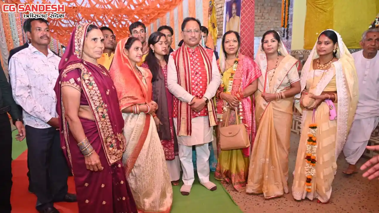 बसना सलखण्ड में मां महालक्ष्मी पूजन कार्यक्रम में शामिल हुए ... - CG Sandesh