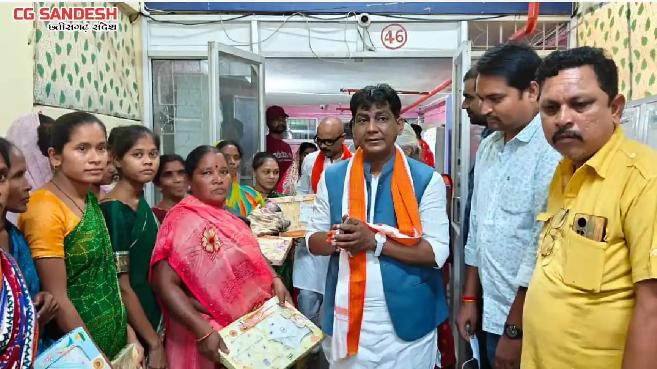 महासमुंद : विधायक योगेश्वर राजू सिन्हा ने जिला अस्पताल में क... - CG Sandesh