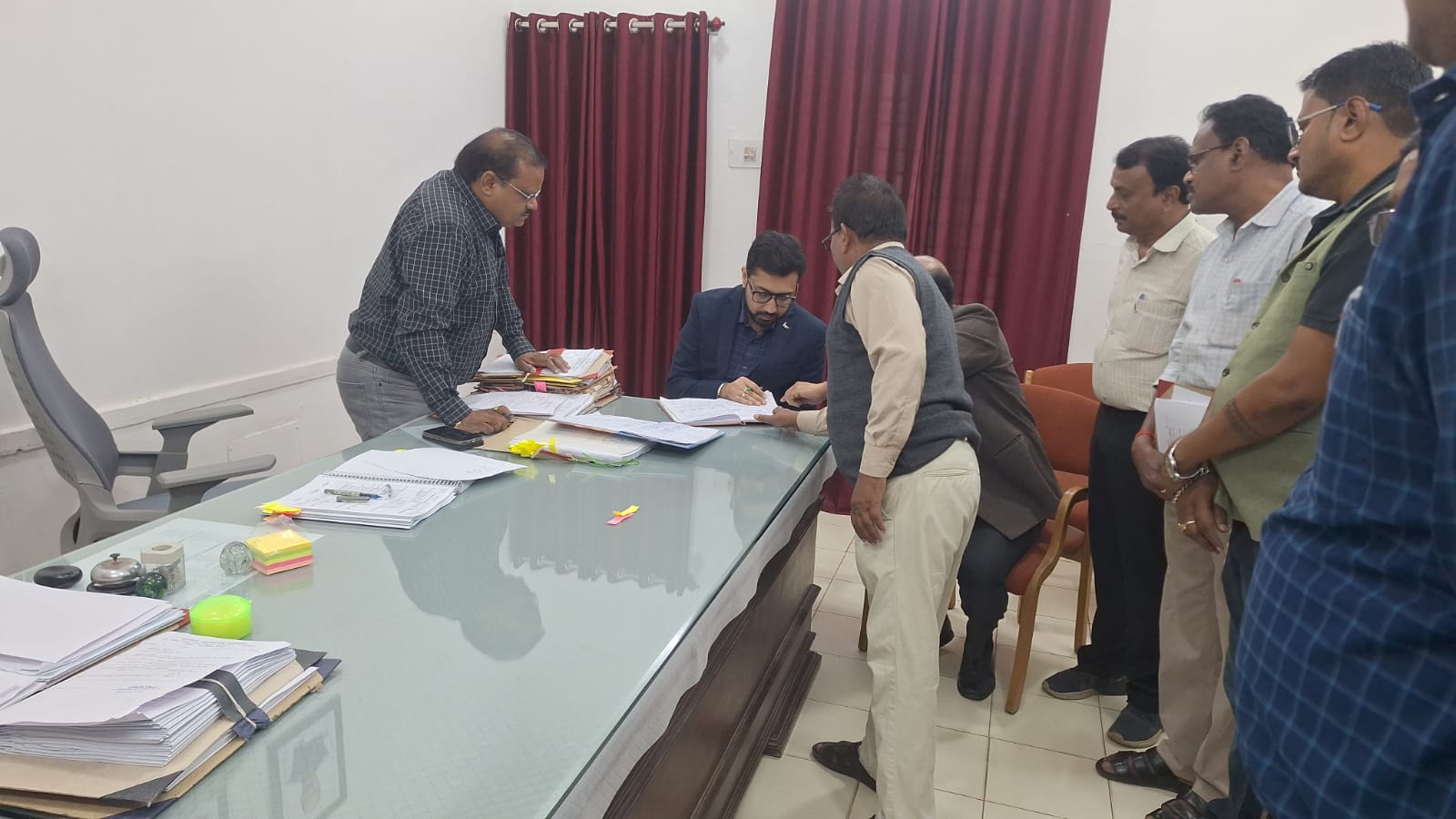 महासमुंद : कलेक्टर विनय लंगेह ने  कृषि और पी डब्ल्यू डी कार्... - CG Sandesh