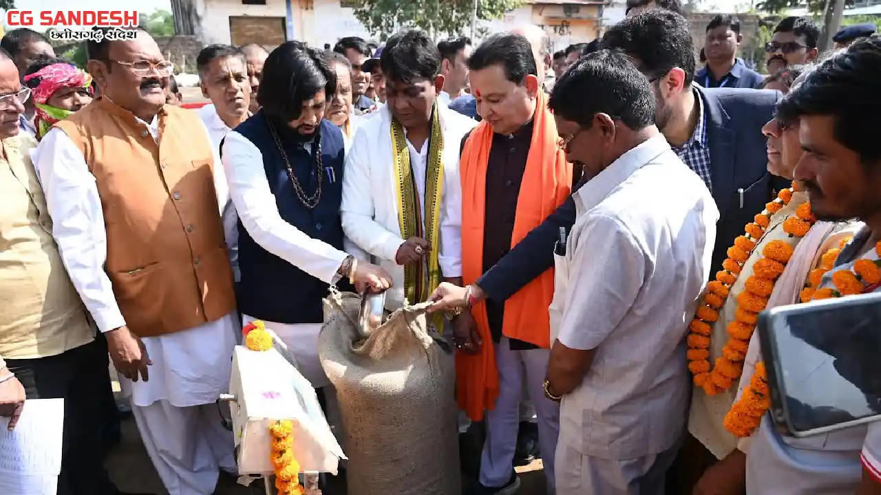 महासमुंद : जिले मे आज से धान खरीदी शुरू, झालखम्हरिया केंद्र ... - CG Sandesh