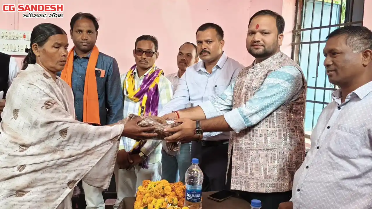बसना : गाँव की स्वास्थ्य सुरक्षा की असली पहरेदार हैं मितानिन... - CG Sandesh