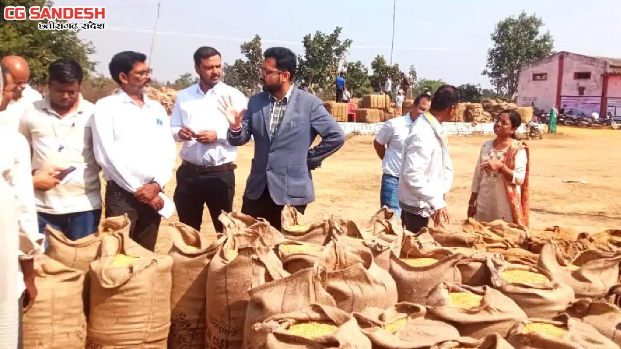 महासमुंद : कलेक्टर ने पिथौरा के 4 उपार्जन केन्द्रों का किया ... - CG Sandesh