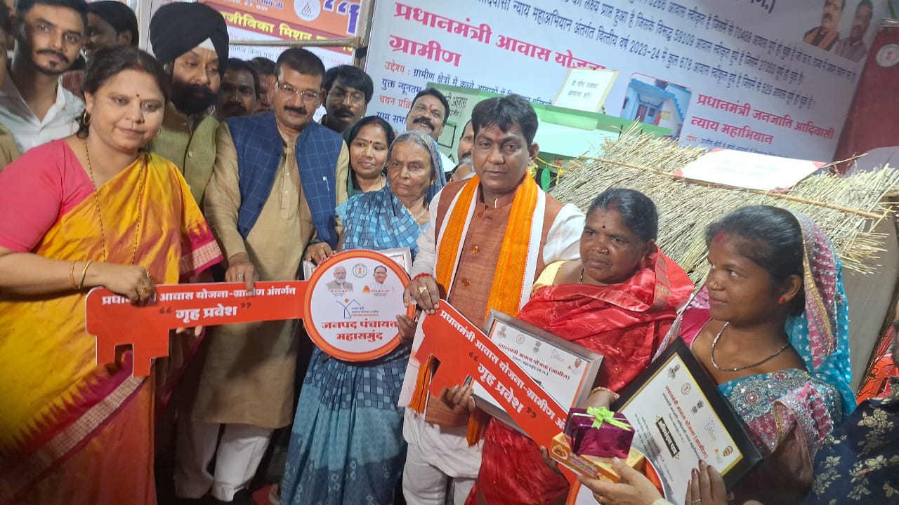 महासमुंद : सांसद रूपकुमारी चौधरी ने किया विभिन्न विभागों द्व... - CG Sandesh