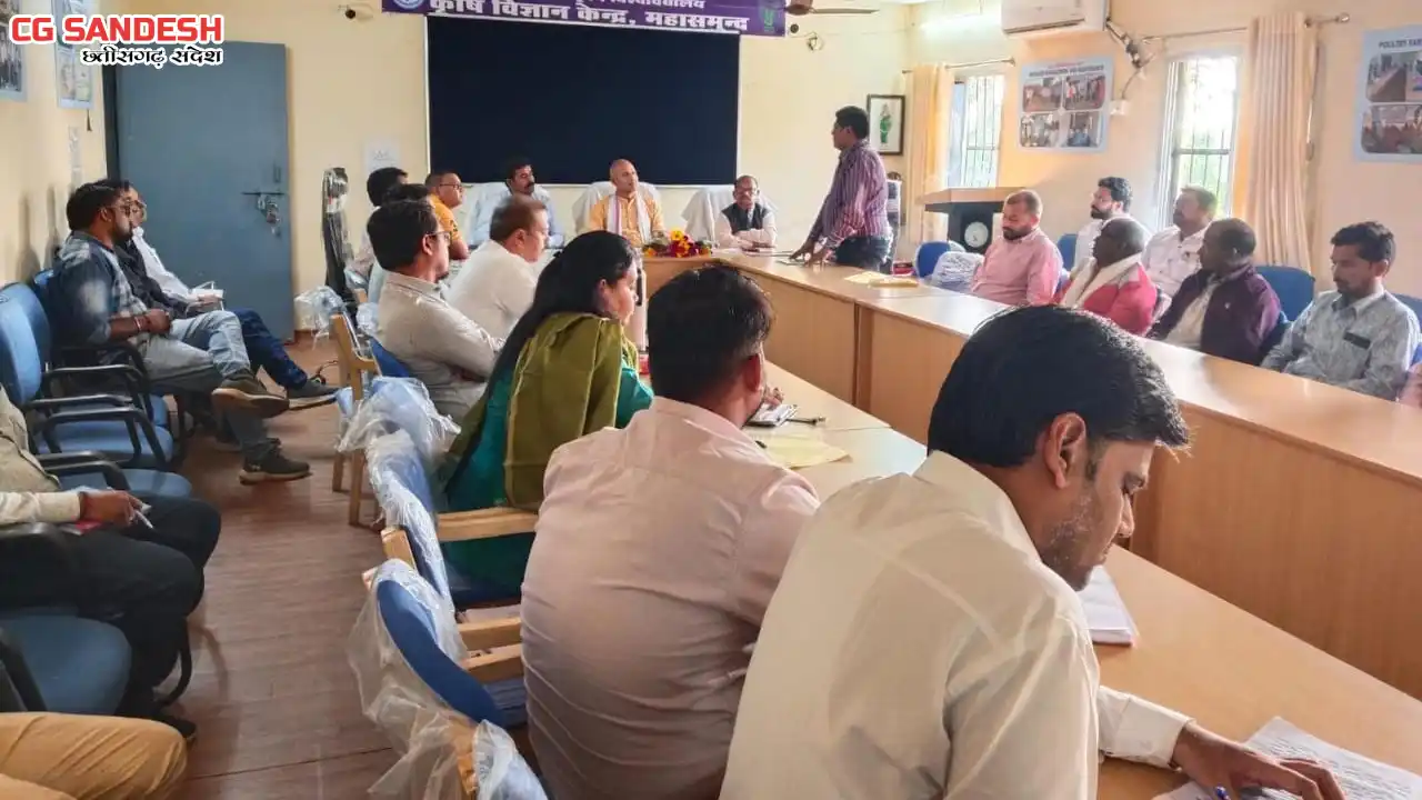 महासमुंद : कृषक कल्याण परिषद के अध्यक्ष चंद्रवंशी ने ली कृषि... - CG Sandesh