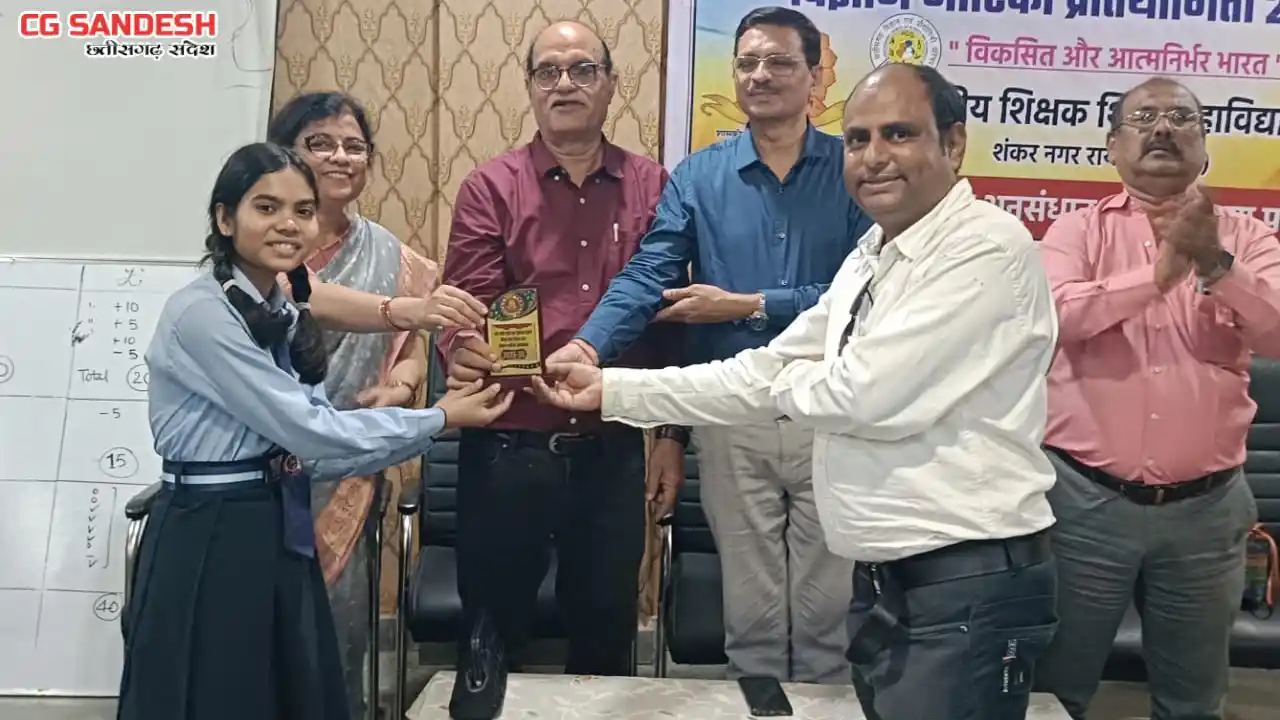 पिथौरा : पीएम श्री विद्यालय की छात्रा सृष्टि यदु की बनाई मल्... - CG Sandesh